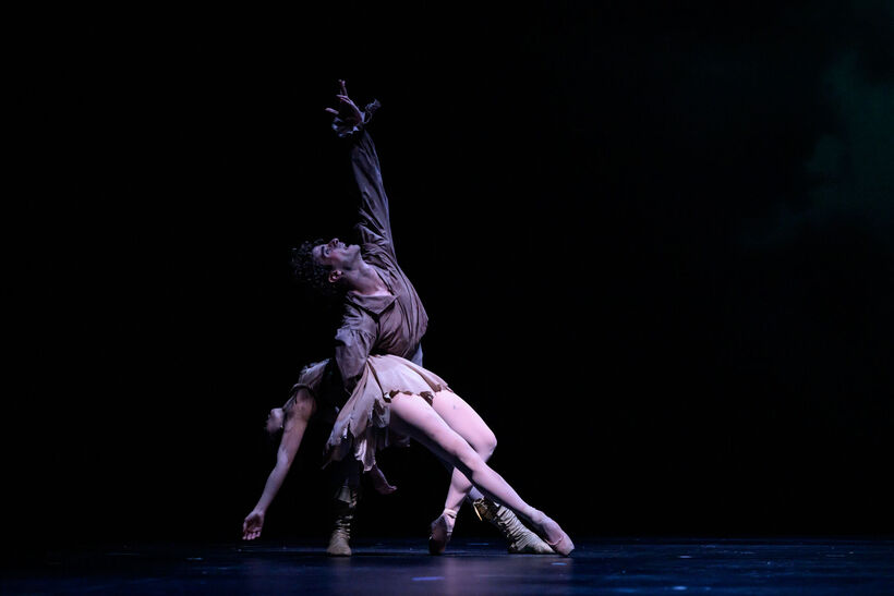 Federico Ievoli and Aya Okumura. L’Histoire de Manon. Photo: Sergei Gherciu.